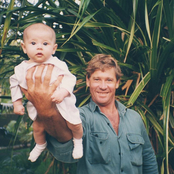 Bindi Irwin Remembers Her Father 10 Years After His Tragic Death E Online Uk
